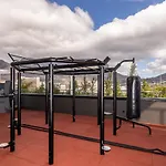 Outdoor Pool Apartment, Gym, Bar & Views
