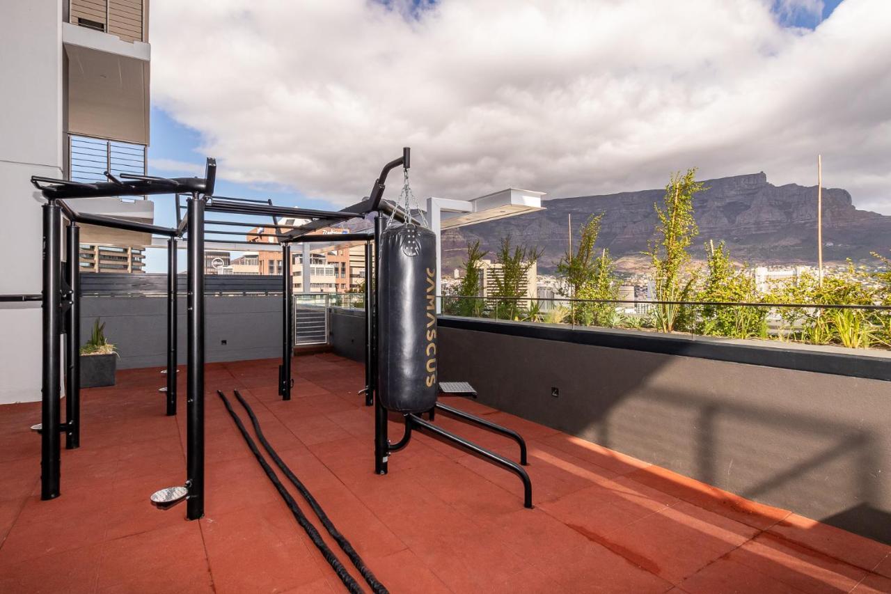 Apartment Outdoor Pool Apartment, Gym, Bar & Views *